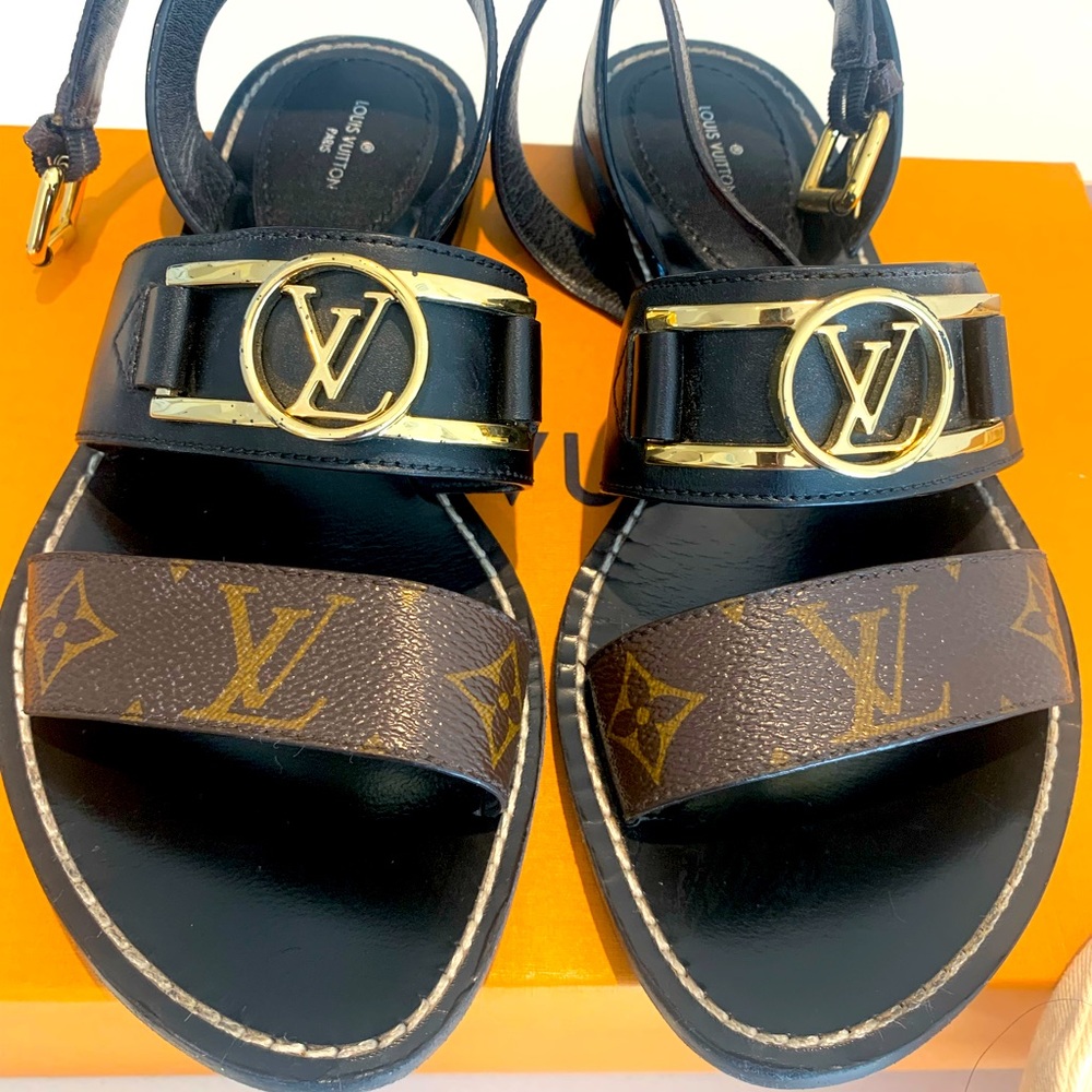 LOUIS VUITTON ACADEMY SANDALS. Size 39(US 9).